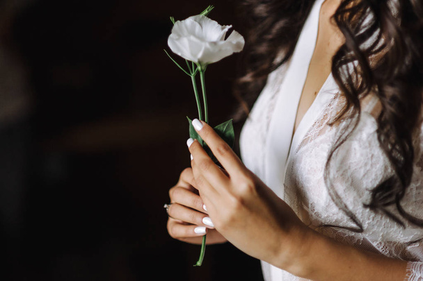 bride holds wedding bouquet. soft focus - Valokuva, kuva