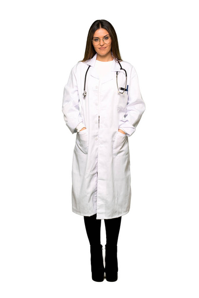 Corpo pieno di giovane donna medico con occhiali e felice
 - Foto, immagini