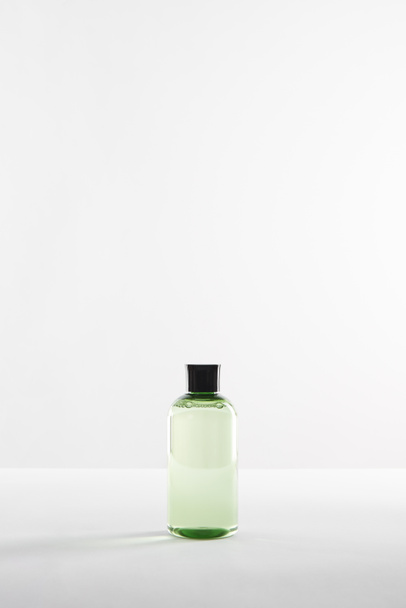 átlátszó vosmetic palack a fehér háttér, másol hely krém - Fotó, kép