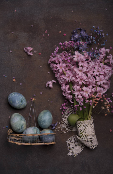 Happy Easter card template with colored eggs and colorful flowers - Fotoğraf, Görsel