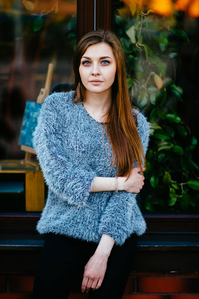 young beautiful woman posing in front of showcase - Fotografie, Obrázek