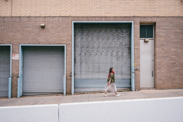Young woman walking in New York City - Фото, зображення