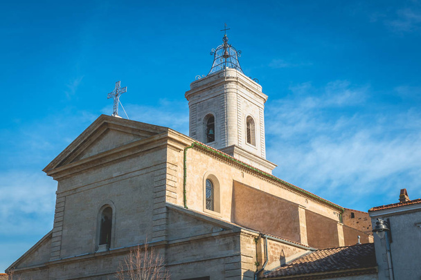 Marseillan, France - December 30, 2018: Architectural detail of Saint John the Baptist Church in the historic city center on a winter day - Foto, imagen