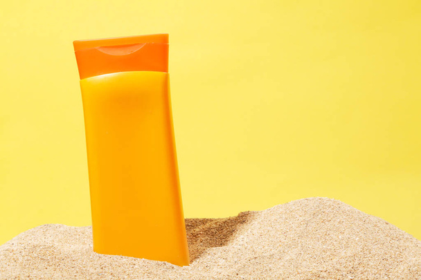 Conteneur de lotion solaire vierge, protection de la peau pendant les vacances
 - Photo, image