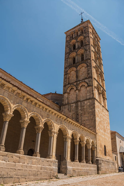 Малюнок Iglesia de San Естебан, в регіоні Segovia. - Фото, зображення