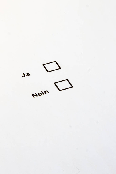 Stemmen-meervoudige selectie vakken Ja Nee in Duits - Foto, afbeelding