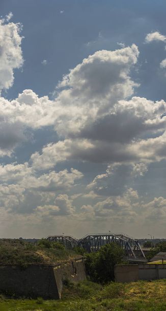 Fortaleza de Bender. Un monumento arquitectónico de Europa del Este. La ciudadela otomana. Moldavia. El puente principal sobre el Dniéster
. - Foto, imagen