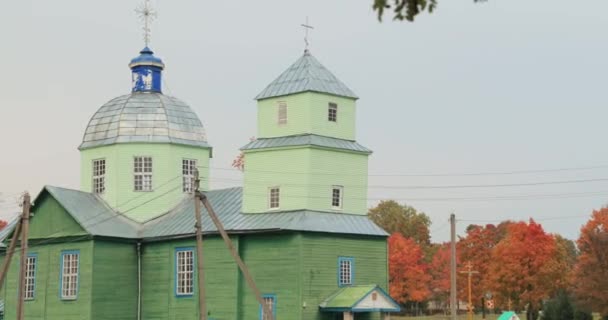 Porplischte, Bezirk Dokschizy, Gebiet Witsebsk, Weißrussland. Alte Holzkirche der Verklärung - Filmmaterial, Video