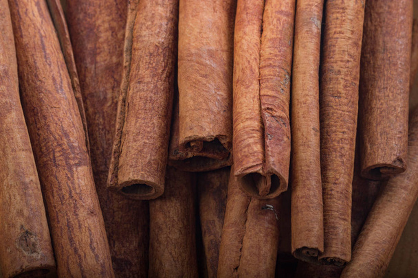 Closeup of aromatic cinnamon sticks - Foto, Imagem