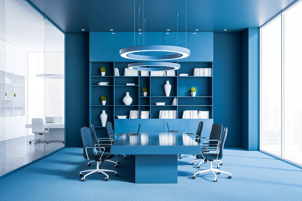 Innenraum des Büro-Besprechungsraums mit blauen Wänden und Fußboden, Panoramafenster, langem Tisch mit blauen Stühlen und blauem Bücherregal. 3D-Darstellung - Foto, Bild