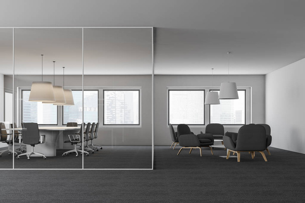 Besprechungsraum im Büro mit Glaswänden, Teppichboden und langem Tisch mit schwarzen Stühlen. Bürolounge mit Sesseln und runden Tischen rechts. 3D-Darstellung - Foto, Bild