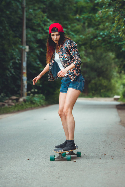 young beautiful fit  woman on skateboard in park - Φωτογραφία, εικόνα