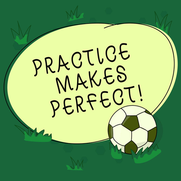 Текстовый знак, показывающий, как тренировка делает совершенным. Концептуальная фотография Регулярное упражнение мастерства, чтобы стать экспертом в нем футбольный мяч на траве и пустой очертания круглой формы фото
. - Фото, изображение