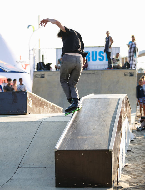 ODESSA - 24 AUGUST, 2017: Aggressive In-Line skating contest in outdoor skate park on extreme sports event. - Fotoğraf, Görsel