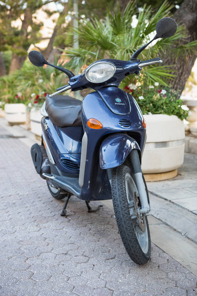 BRELA, CROATIA - 26 JUNE, 2017: Comfortable blue scooter bike for summer fun.City transportation.Rent motorbile for holidays on exotic island resort. - Fotoğraf, Görsel