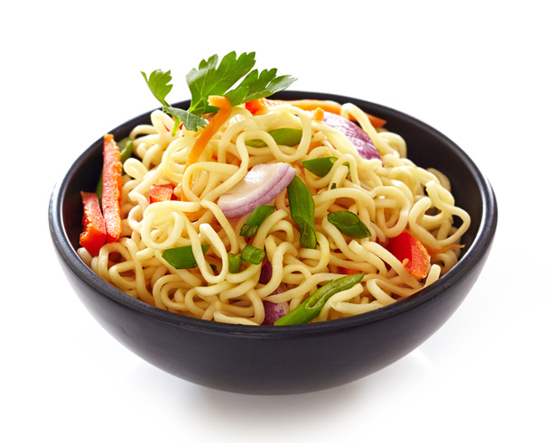 миска китайской лапши с овощами
 - Фото, изображение