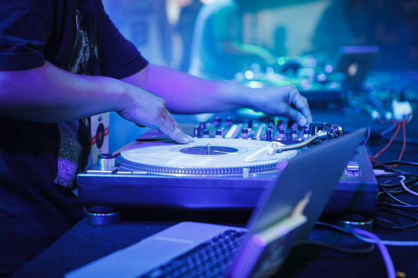 MOSCOW - 6 AUGUST, 2016: DMC DJ World Russian Finals stage at Faces & Laces Festival. Headliners: Invisibl Skratch Piklz (DJ Q-Bert, DJ D-Styles, DJ Shortkut) - Фото, зображення