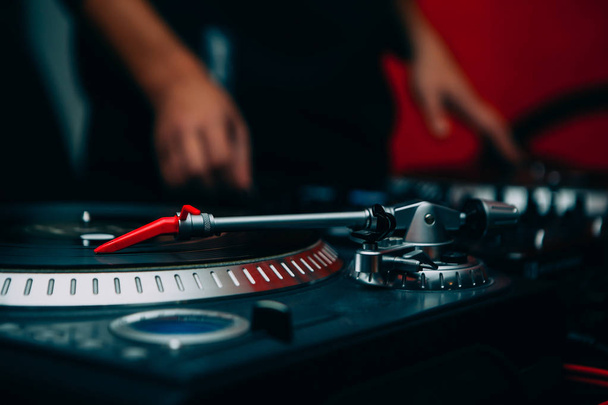 Turntable dj vinyl record player,analog sound technology for DJ playing analog and digital music. - Φωτογραφία, εικόνα