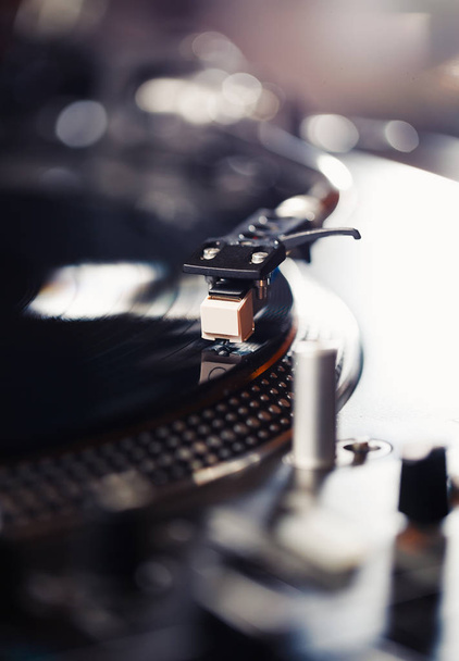 Turntable vinyl record player, analog sound technology for DJ playing analog and digital music. Close up, macro of equipment for professional studio - Φωτογραφία, εικόνα