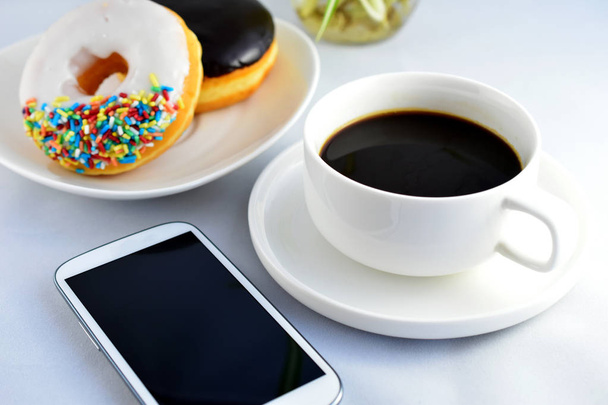 Çörek ve kahve sabah zaman - Fotoğraf, Görsel