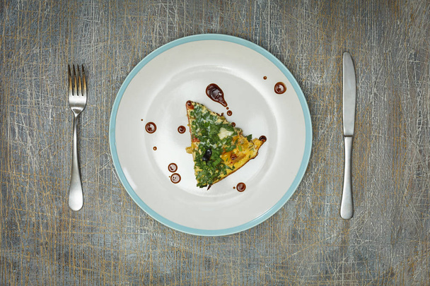 Frittata, omeleta se zeleninou. Restaurace jídlo, autora návrhu, šéfkuchaře misky - Fotografie, Obrázek