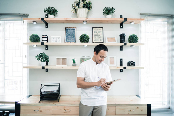 entrepreneur with his startup business concept - Zdjęcie, obraz