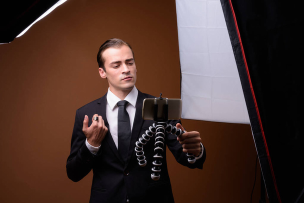 Portrait of young Caucasian businessman wearing suit - Foto, Imagem