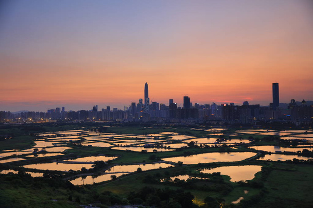 HK Maaseudun auringonlasku, riisipelto moderni toimistorakennukset
 - Valokuva, kuva