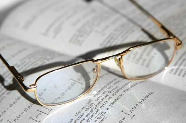 Book and glasses - Fotografie, Obrázek