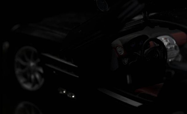 Black SLR McLaren на черном фоне. Изображение высокого разрешения для автомобильной промышленности
. - Фото, изображение