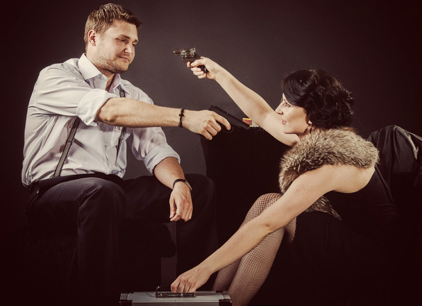 Девушка и парень, оружие, ситуация, фея
 - Фото, изображение