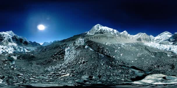 Khumbu Buzulu 'ndaki Everest Üssü' nün 360. Khumbu Vadisi, Sagarmatha Ulusal Parkı, Himalayalar 'ın Nepal' i. Gorak Shep yakınlarındaki EBC rotası. - Video, Çekim