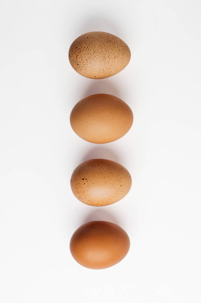 uovo, cibo, isolato, uova, marrone, bianco, pollo, colazione, biologico, guscio, crudo, sano, proteine, tre, pasqua, ingrediente, fresco, oggetto, animale, naturale, macro, gruppo, fattoria, guscio d'uovo, natura
 - Foto, immagini