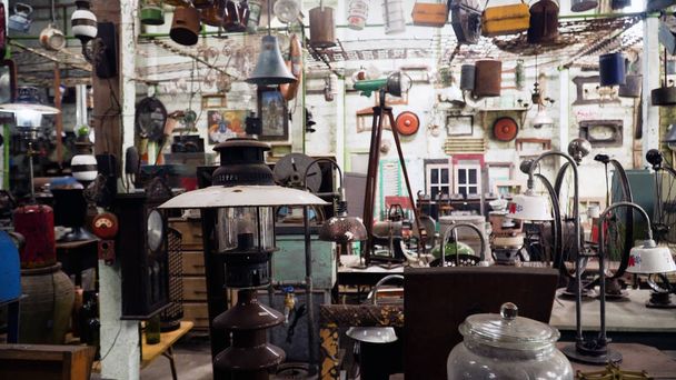 antique shop in Indonesia. - Fotografie, Obrázek