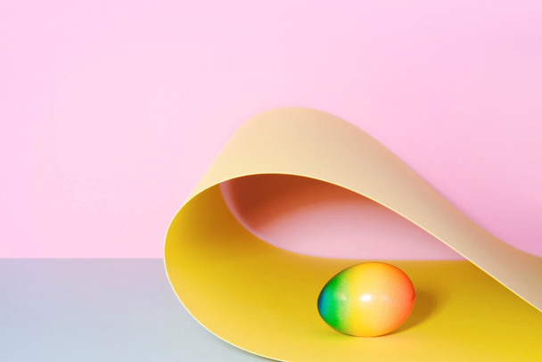 Painted eggs on pastel background. - Foto, Bild