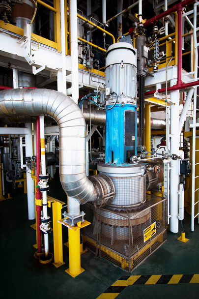 Pompa verticale nel processo del gas di petrolio per la linea di raffreddamento dell'acqua
 - Foto, immagini