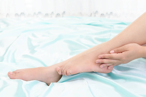 Крупный план женских ног
 - Фото, изображение