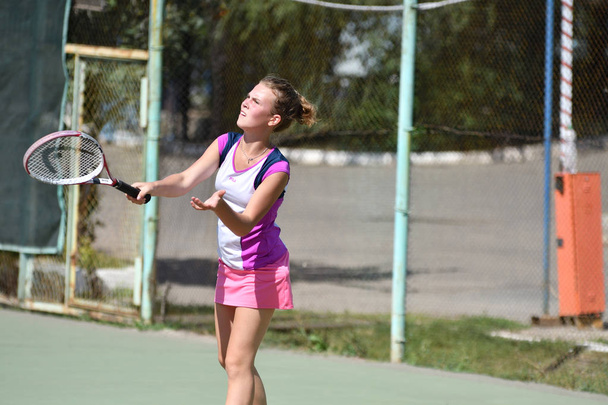 Orenburg, Oroszország - 2017. augusztus 15.: teniszező lány az Orenburgi Teniszszövetség díjkiosztóján - Fotó, kép
