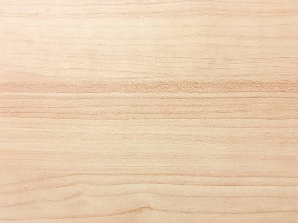 gewassen houten textuur achtergrond, lichte zachte eik van verweerde noodlijdende wash hout met vervaagde vernis verf tonen woodgrain textuur. witte hardhouten planken patroon tabel bovenaanzicht - Foto, afbeelding
