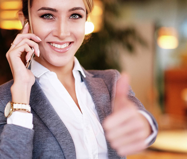 Business woman talking on the mobile phone  - Photo, Image