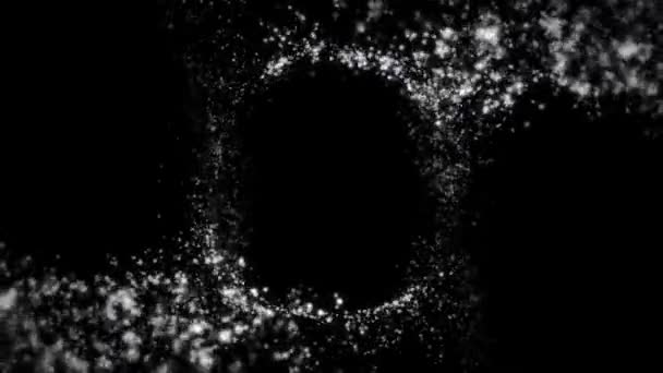 Abstraktní, létání, monochromatický malých teček vytváření kruhu na černém pozadí. Krásné, malé zářící částice vznikla v kruhu plovoucí ve tmě, černé a bílé. - Záběry, video