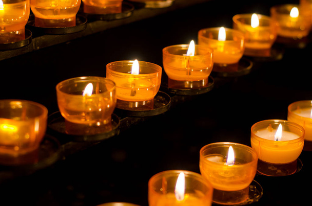 Svíčky v kostele svíčky - Fotografie, Obrázek