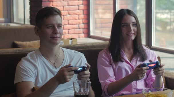Man and his girlfriend playing tv game and have fun
. - Кадры, видео