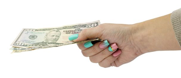 Γυναικείο χέρι κρατήστε 100 δολάρια τραπεζογραμμάτια απομονωθεί σε λευκό φόντο. Κοντινό πλάνο - Φωτογραφία, εικόνα