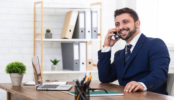 Good business talk. Man talking on phone and smiling - Zdjęcie, obraz