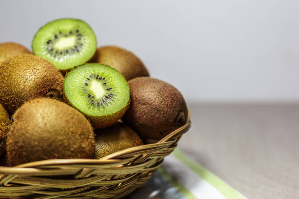 Ripe kiwi fruits in a basket. Healthy nutrition concept. - Fotografie, Obrázek