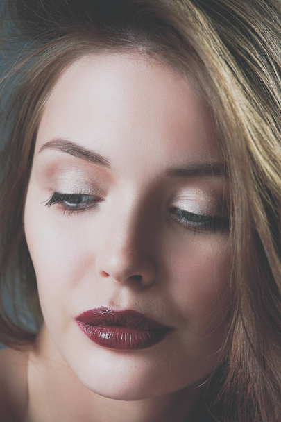 Close up portrait of beautiful young woman face. - Valokuva, kuva