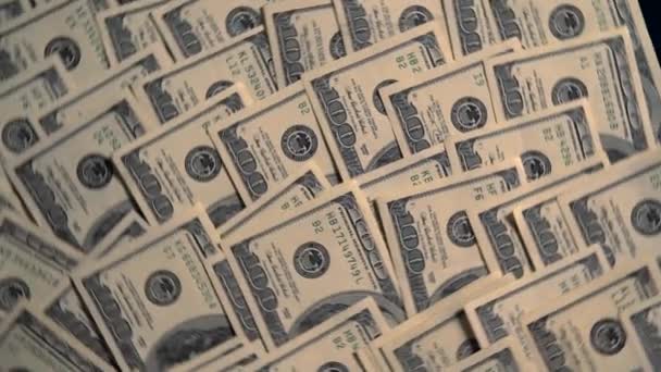 Billetes múltiples de 100 dólares que cubren una mesa
 - Metraje, vídeo
