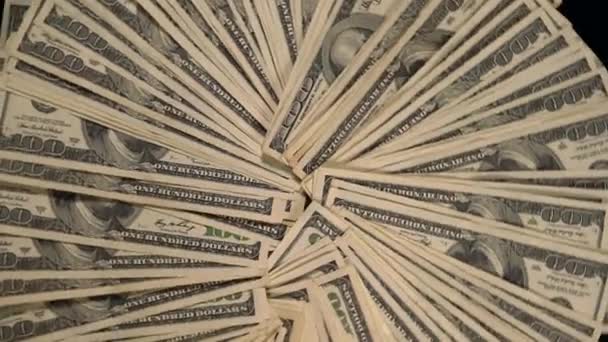 Крутящийся фон раздутых банкнот 100 долларов США
 - Кадры, видео