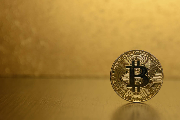  golden bitcoin - crypto currency - Zdjęcie, obraz